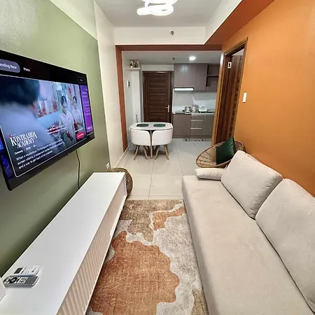 Nm 1Br Condo With Balcony At Horizons 101